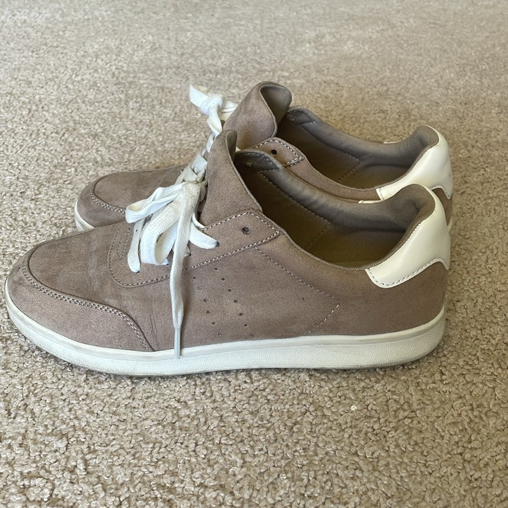 Old Navy suede sneaker